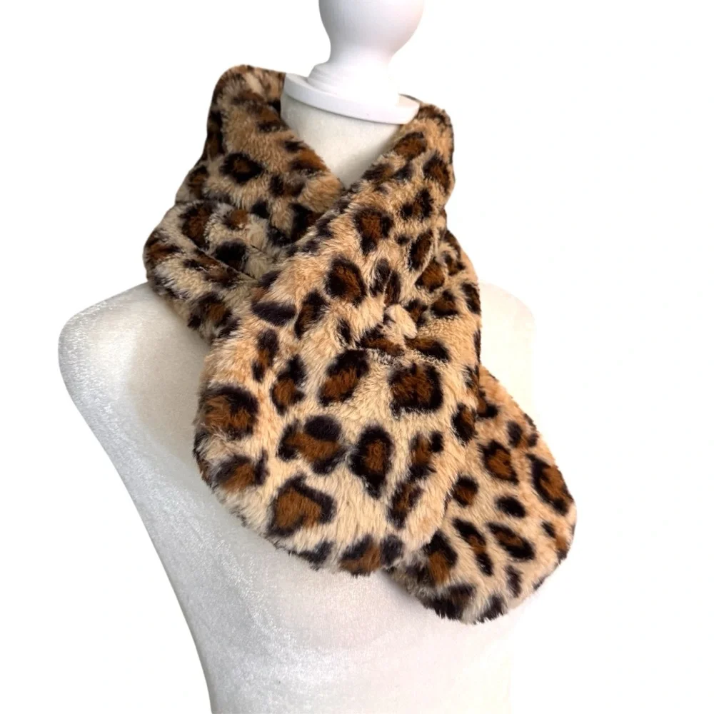 MARKS & SPENCER leopard print, faux fur neck wrap, unisex, one size, NWOT